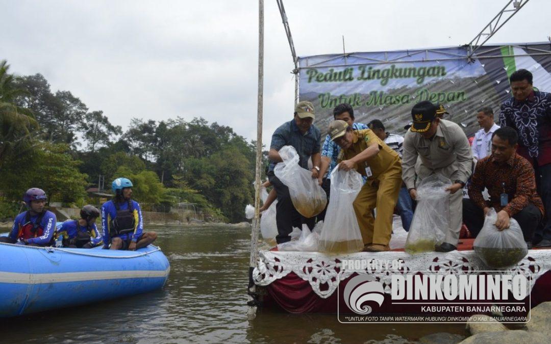 Penebaran Benih, Upaya Restocking Ikan di Kali Serayu