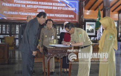 Dindukcapil Tekan Perjanjian Kerjasama Pelayanan Kependudukan dengan Desa