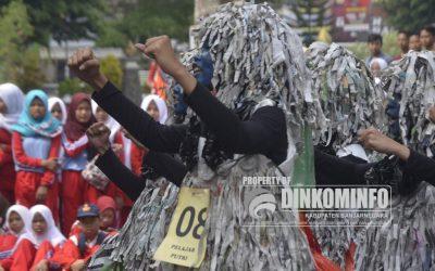 Ada spirit nasionalisme di jalan Gayeng : Ã¢â‚¬Å“Papua milik kita. Papua NKRIÃ¢â‚¬Â