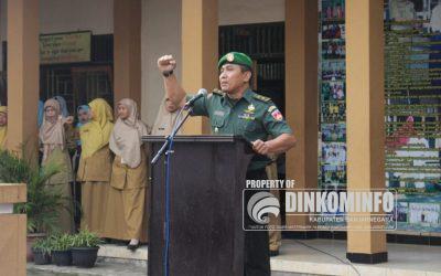 Kasdim 0704/Banjarnegara Menjadi Pembina Upacara Di SMPN 1 Bawang