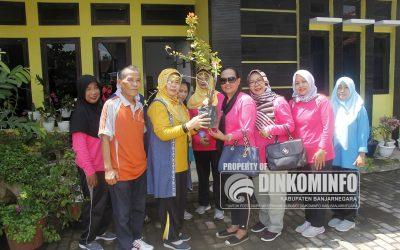 TP PKK Kabupaten Banjarnegara Bagikan 600 Bibit Bougenville