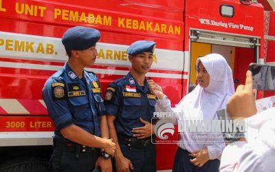 DAMKAR SOSIALISASIKAN PENANGGULANGAN KEBAKARAN  DI SEKOLAH