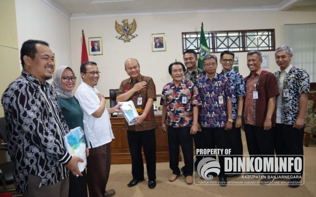 Pemkab Banjarnegara Berikan 15 Unit APD untuk 3 Rumah Sakit