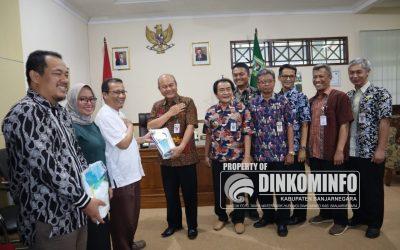 Pemkab Banjarnegara Berikan 15 Unit APD untuk 3 Rumah Sakit