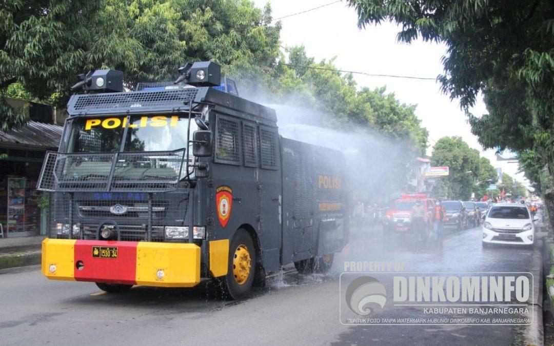 Cegah Virus, Disinfektan Disemprotkan Sepanjang Jalan Utama