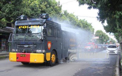 Cegah Virus, Disinfektan Disemprotkan Sepanjang Jalan Utama