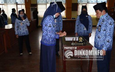 Bupati Serahkan SK PNS 19 Bidan