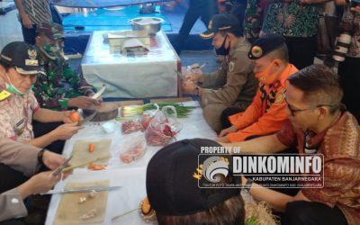 Bantu Terdampak Corona, Forkompimda Banjarnegara Masak Bersama