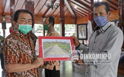 Bupati Serahkan Bantuan Jalan Usaha Tani untuk 5 Kelompok Tani