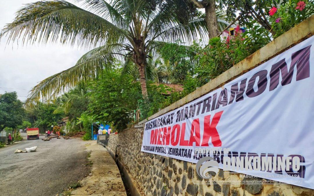 Warga Mantrianom Keukeuh Tolak Pembukaan Portal
