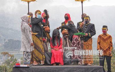 Hanya Diikuti Tiga Anak, Prosesi Potong Rambut Gimbal Tidak Kehilangan Kesakralannya