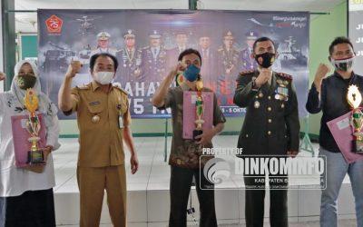 Bupati Budhi Sarwono ‘Nyanyi’ di HUT TNI