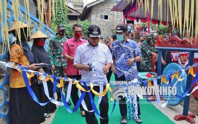 Bupati Resmikan Jalan Tani Desa Kayuares dan Gumingsir