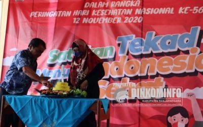 Bupati Serahkan 8 Ambulans pada Peringatan HKN di Banjarnegara