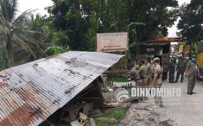 Sebuah Kios Tanpa IMB Dibongkar Paksa, Digunakan untuk Jual Miras