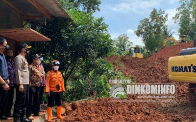 Longsor Glempang Langsung Ditangani, Target Malam ini Lalu Lintas Pulih