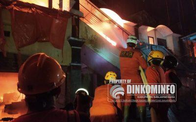 Pasar Kota Banjarnegara terbakar, ratusan los dan kios ludes