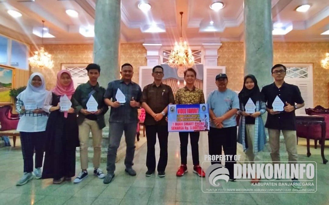 Pemenang Lomba Vlog Wisata Terima Hadiah
