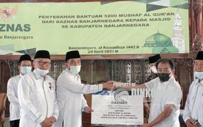 Bupati Budhi Sarwono Serahkan Empat Paket Bantuan Baznas untuk Masyarakat