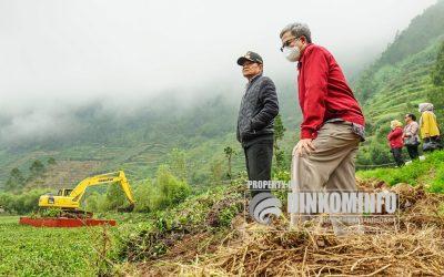Bersihkan Telaga Merdada, Bupati Kerahkan Unit Alat Berat