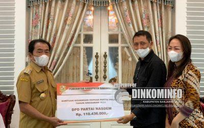 Bupati Serahkan Bantuan Keuangan untuk Parpol di Banjarnegara