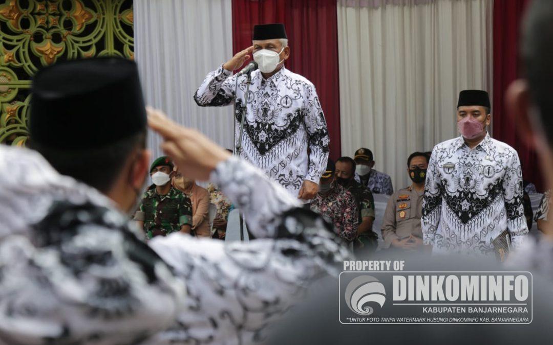 Peringati Hari Guru, Plh Bupati Akui Teknologi Tak Bisa Gantikan Peran Guru