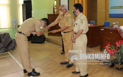 Guru dan Siswa Berprestasi Banjarnegara Terima Penghargaan