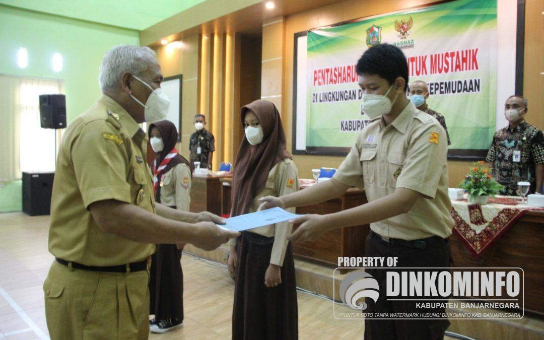 Dindikpora Salurkan Zakat untuk Mustahik