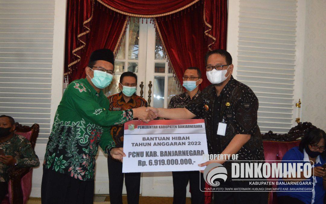 Pemkab Banjarnegara Serahkan Bantuan Hibah sebesar 14.451.000.000 untuk 12 Organisasi Kemasyarakatan