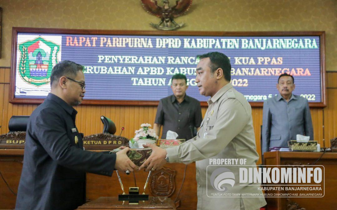 Pj Bupati Serahkan Rancangan Perubahan KUA PPAS 2022 ke DPRD -Upaya Meningkatkan Efektivitas APBD
