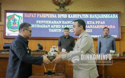 Pj Bupati Serahkan Rancangan Perubahan KUA PPAS 2022 ke DPRD -Upaya Meningkatkan Efektivitas APBD