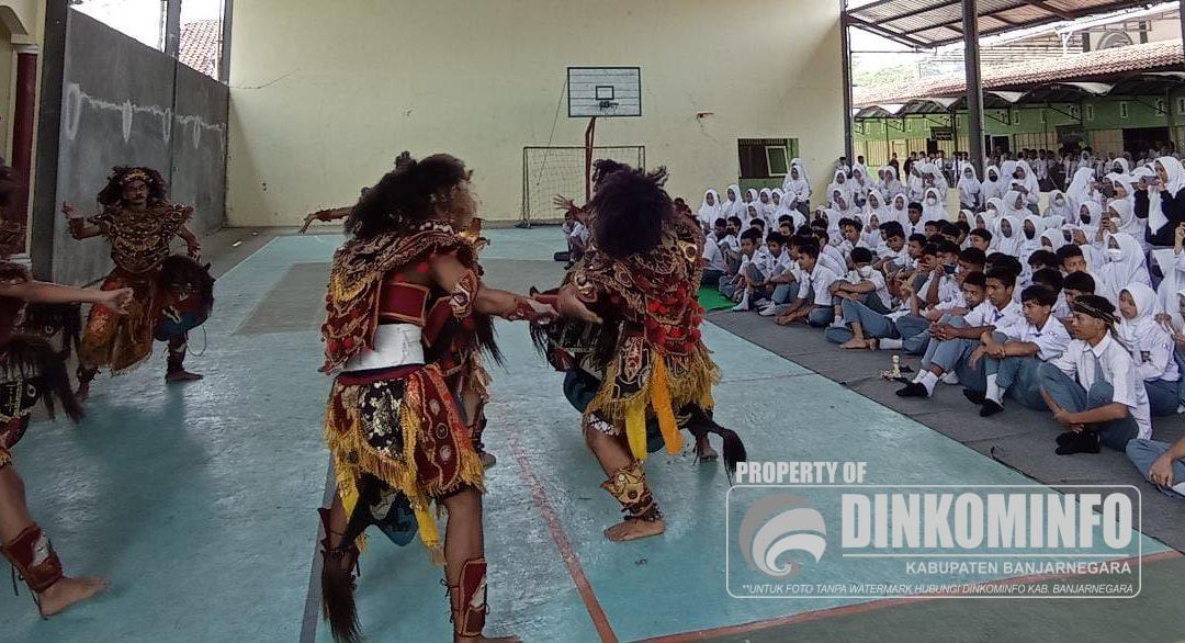 Tari Warokan Buka Kegiatan P5 di SMAN 1 Sigaluh
