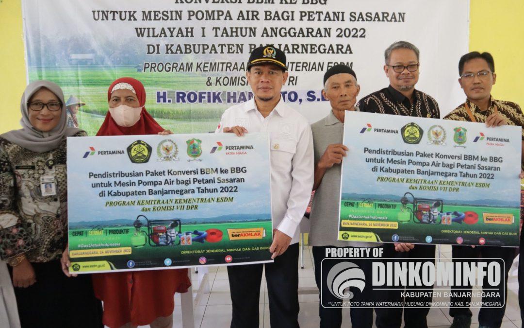 Penyaluran Bantuan Kit Konversi Pompa Air Berbahan Bakar Gas kepada Petani