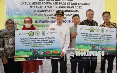 Penyaluran Bantuan Kit Konversi Pompa Air Berbahan Bakar Gas kepada Petani
