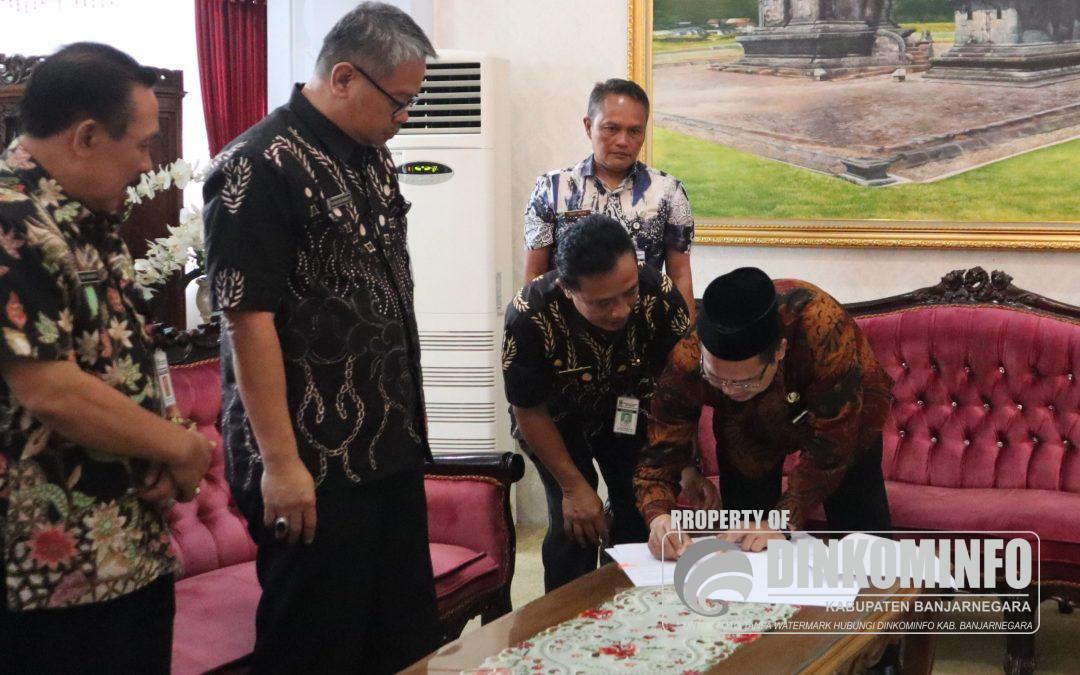 PJ Bupati Serahkan Dana Hibah untuk Ormas