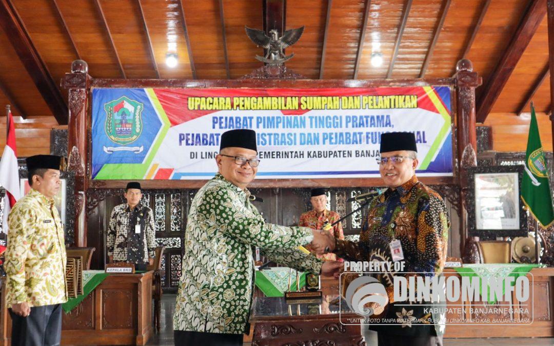 Pj. Bupati Lantik Dua Kepala Dinas, Pejabat Administrasi dan Fungsional di Lingkungan Pemkab Banjarnegara