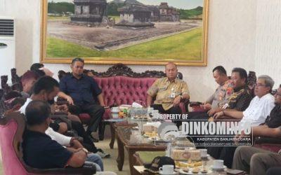 Pendukung Kades Lengkong Temui Pj Bupati