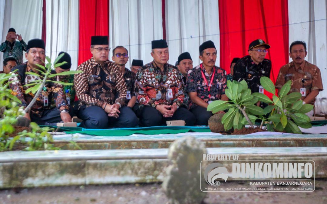 Sekda Banjarnegara Ziarahi Makam Bupati Pendahulu di Pemalang