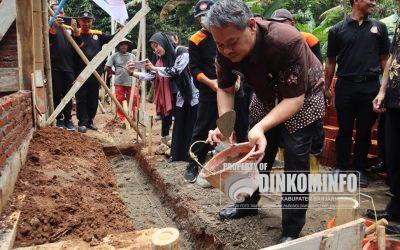 Pj Bupati Lakukan Peletakan Batu Pertama Renovasi RTLH di Somawangi