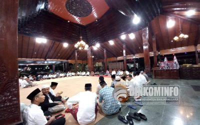 Forkompimda Banjarnegara Gelar Tarawih Keliling Pertama di Pendapa