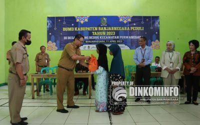 Pj Bupati Serahkan BantuanÃ‚  BUMD Peduli untuk Warga Kurang Mampu di Pucung Bedug