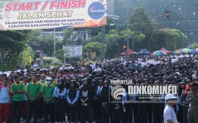 10 Ribu Pelajar di Banjarnegara Ikuti Senam Massal dan Jalan Sehat Meriahkan Hardiknas