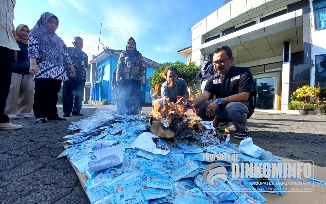 Dindukcapil Banjarnegara Musnahkan 49.202 E-KTP Rusak dan Invalid