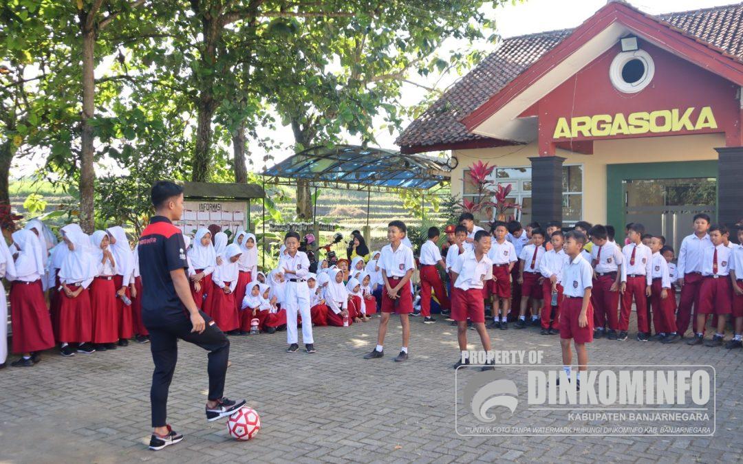 Rio Fahmi, Peraih Medali Emas Sea Games Berikan Motivasi pada Ratusan Siswa SD