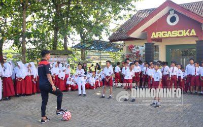Rio Fahmi, Peraih Medali Emas Sea Games Berikan Motivasi pada Ratusan Siswa SD