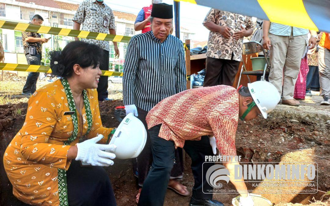 Pj Bupati Lakukan Peletakan Batu Pertama Pembangunan Gedung B Tahap I RSUD Hj. Anna Lasmanah