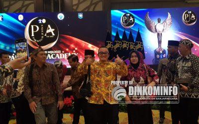 Kades Bawang Banjarnegara Raih 3 Penghargaan Sekaligus dalam Event Paralegal Justice Awards 2023