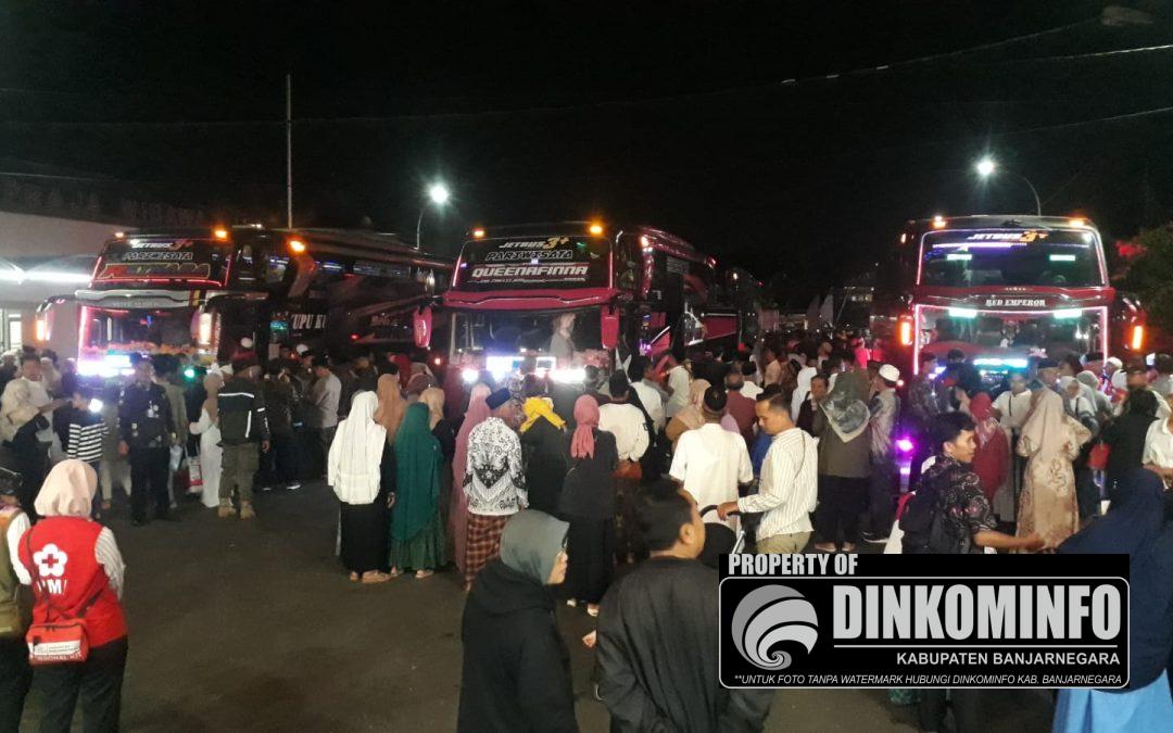 Diwarnai Suasana Haru, Sekda Lepas Jemaah Calon Kloter SOC 76