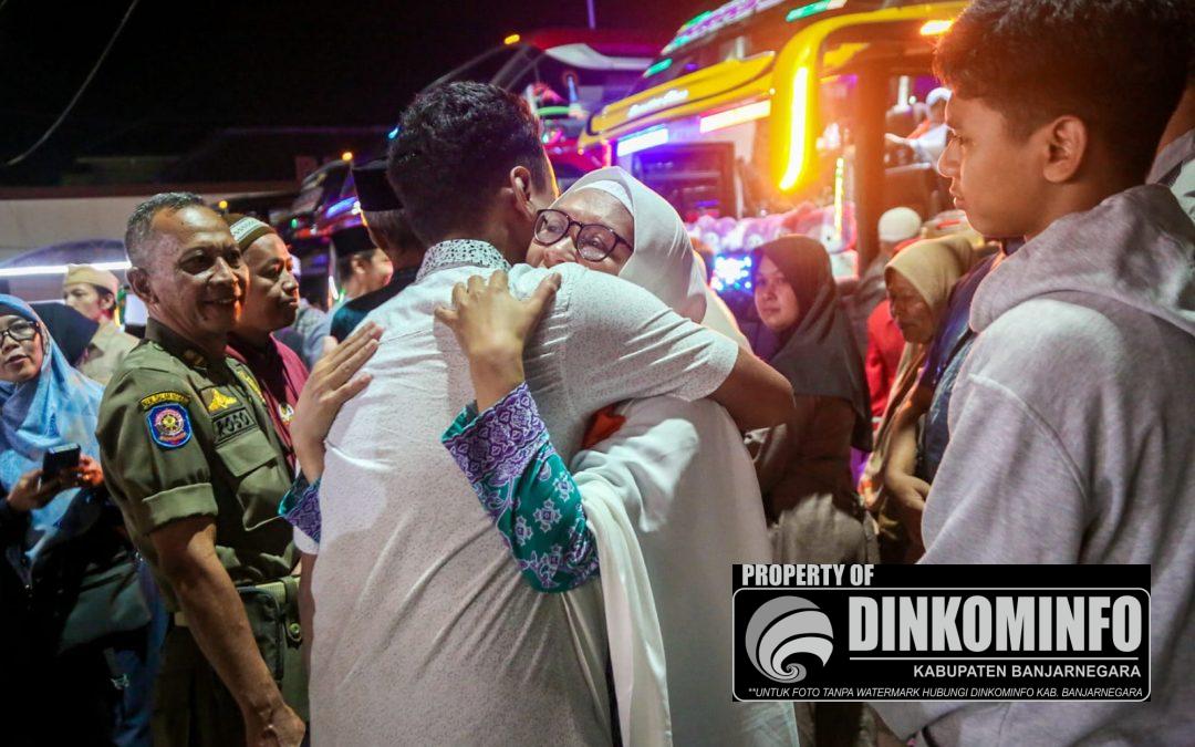 Lepas Jemaah Calon Haji, Pj Bupati Banjarnegara: Jaga Kesehatan dan Fokus Ibadah