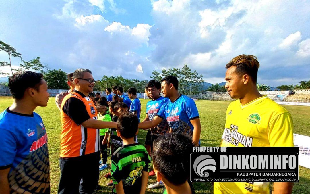 Diikuti 16 Klub, Turnamen Sepak Piala Bupati Banjarnegara Resmi Dibuka Pj Bupati Tri Harso